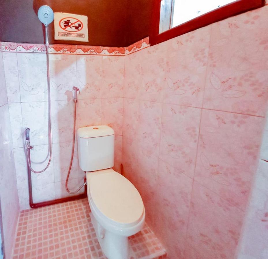 Hotel Gerung 2 near Luwes Mall Nganjuk Bagian luar foto