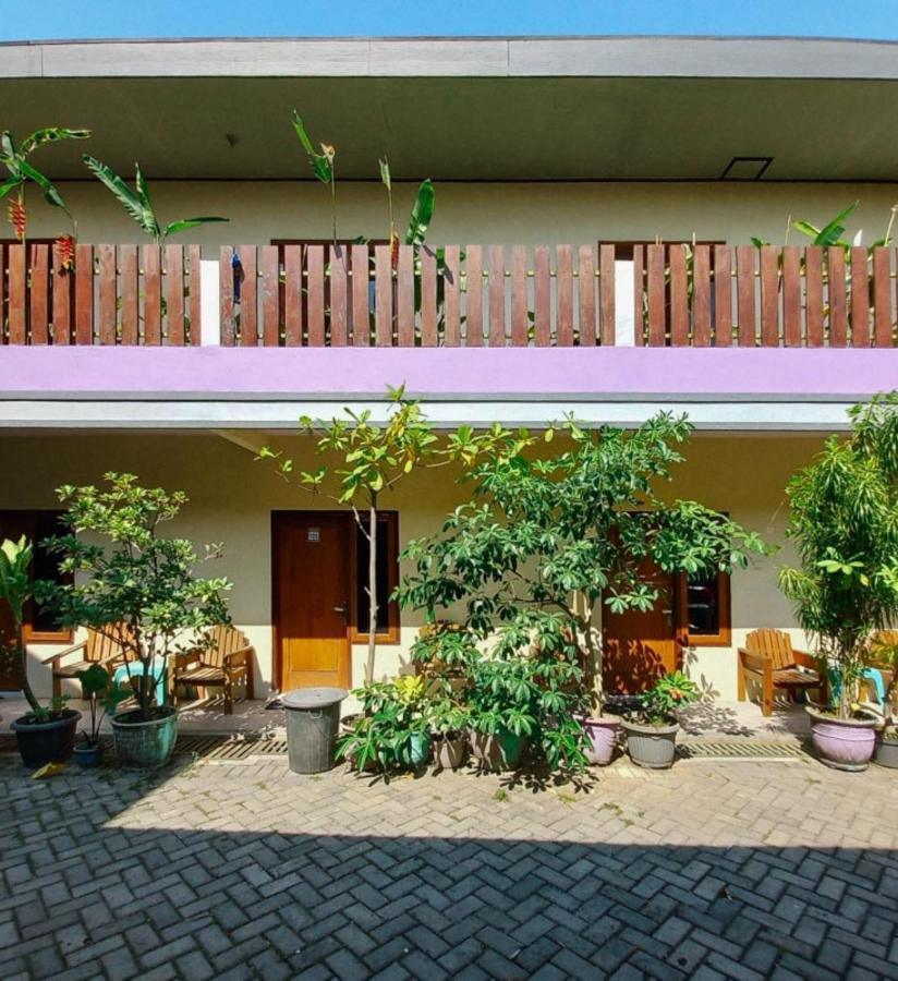 Hotel Gerung 2 near Luwes Mall Nganjuk Bagian luar foto